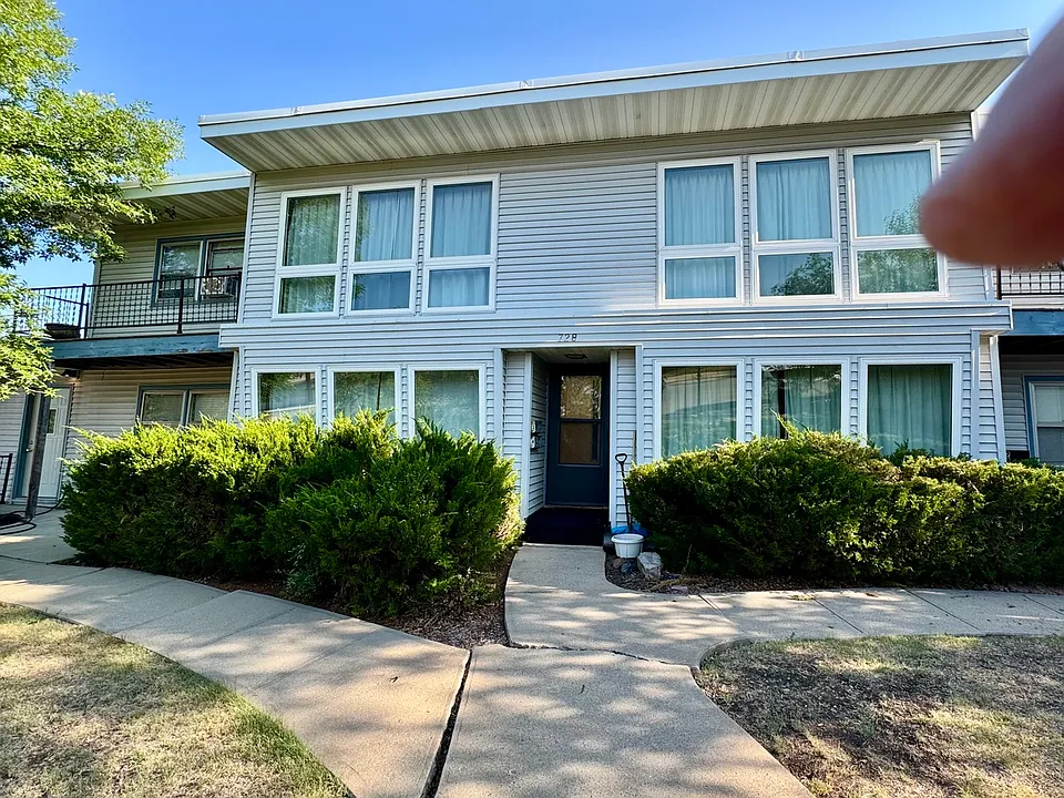 728 Saint Charles St #3