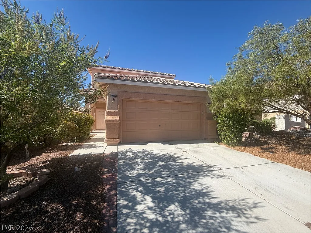 4 bed, 2.5 bath, 1718 sqft, $2,200 — Photo 1