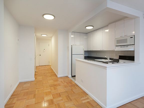 5th image of 150 E 18th St Ph L