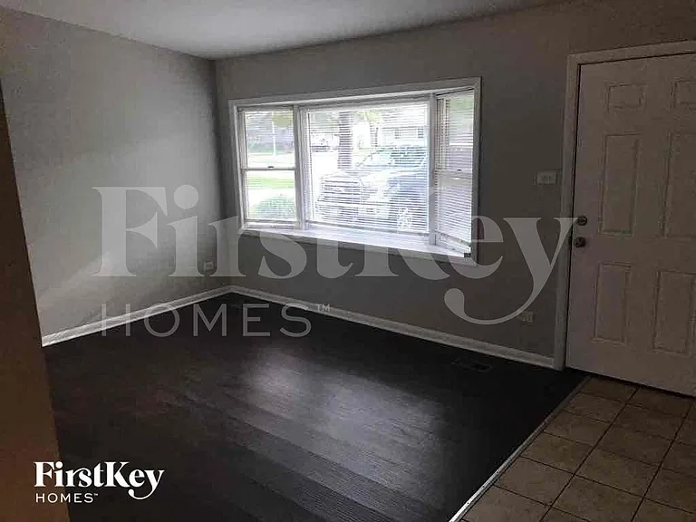 931 Central Ave — Photo 2