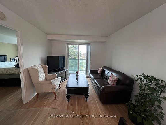 3rd image of 25 Via Rosedale Way #213