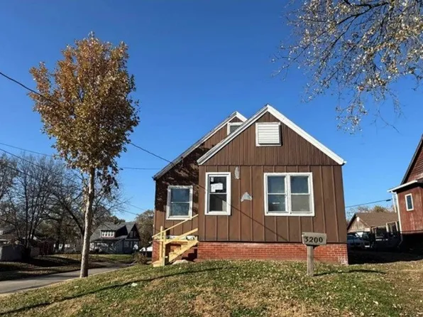 3200 Oxford St, Des Moines, IA 50313