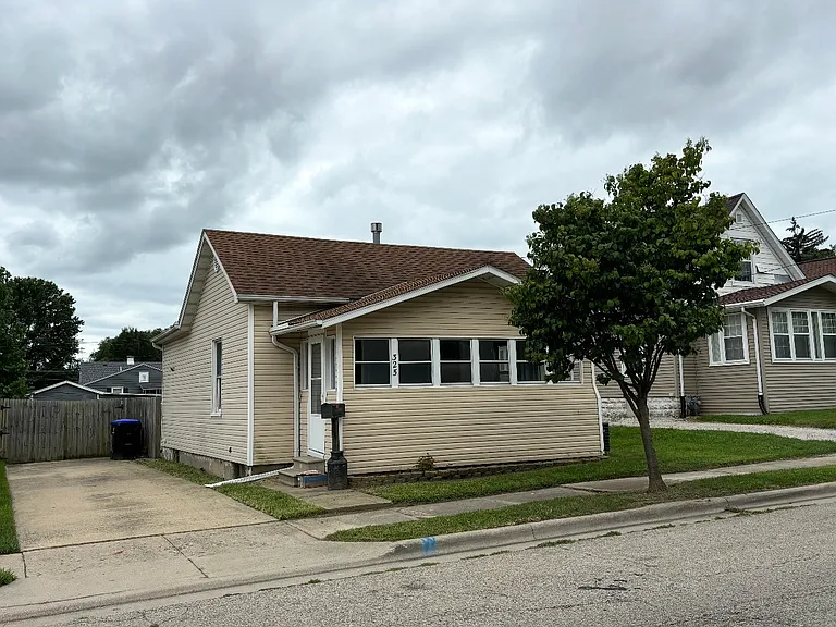 325 E Lincoln St — Photo 1