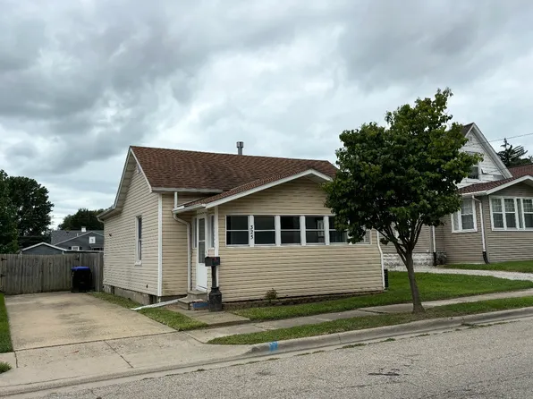 325 E Lincoln St, Bloomington, IL 61701