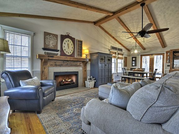 3rd image of 410 Eagle Mountain Dr E