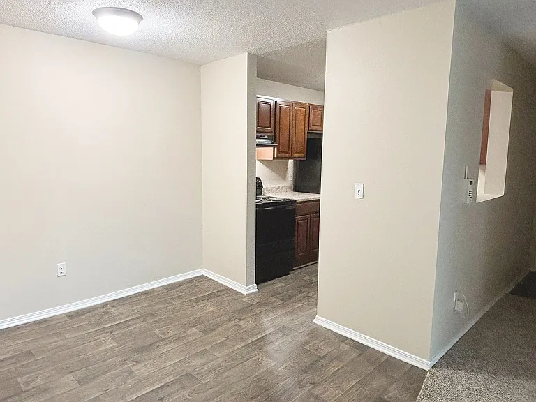 Grandview - Kitchen & Dining Area