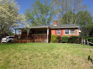 905 Glade St, Martinsville, VA 24112
