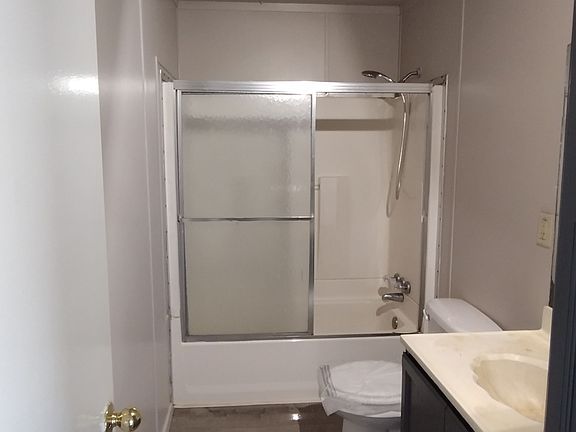 3rd image of 925 Meadowlark Cir