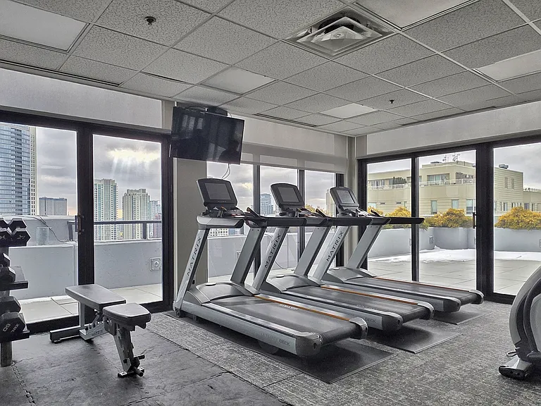 435 W Erie St #1002 — Photo 18