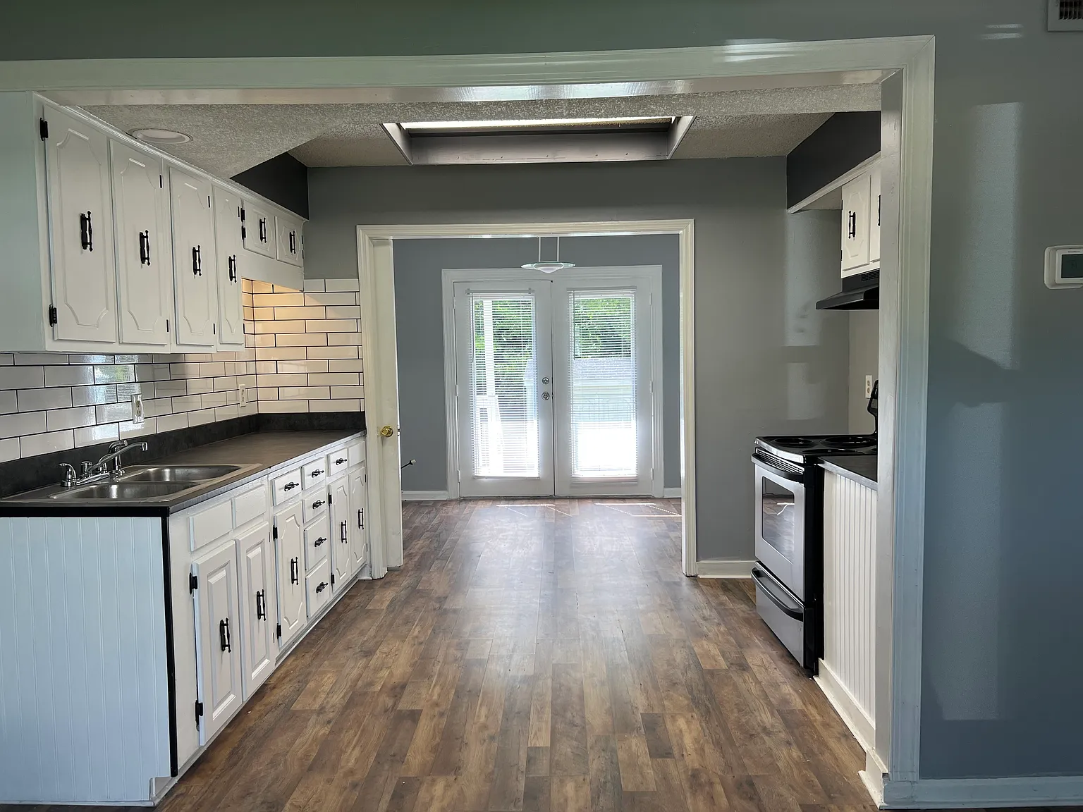 4 bed, 2500 sqft, $2,413 — Photo 2