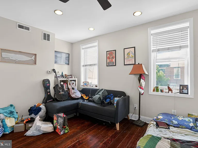 2623 Emerald St — Photo 16