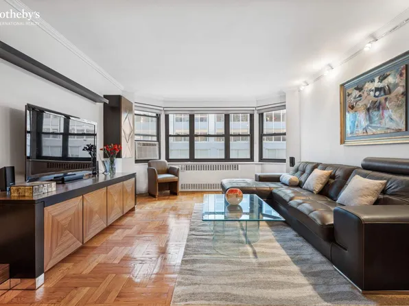 135 East 54th Street image 1 of 10