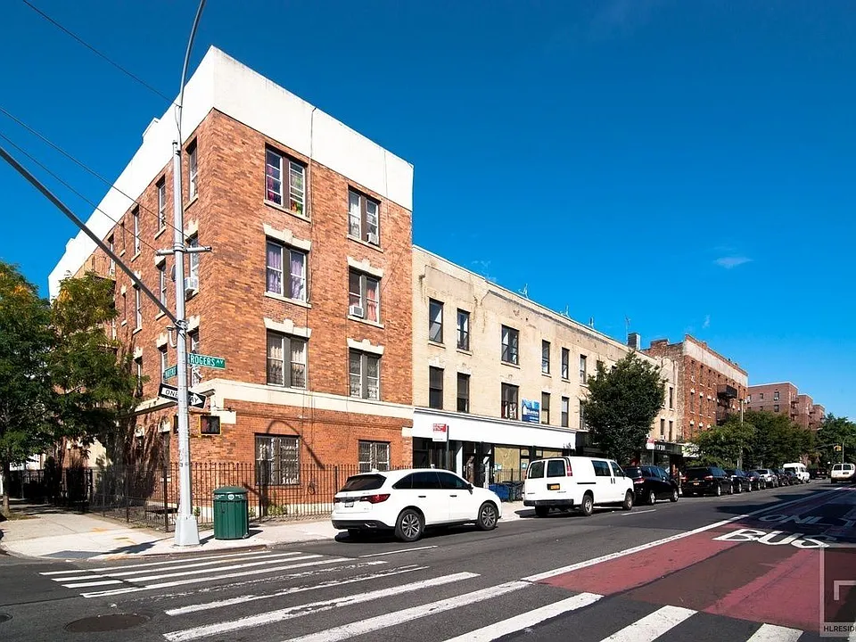 Building Photo 4