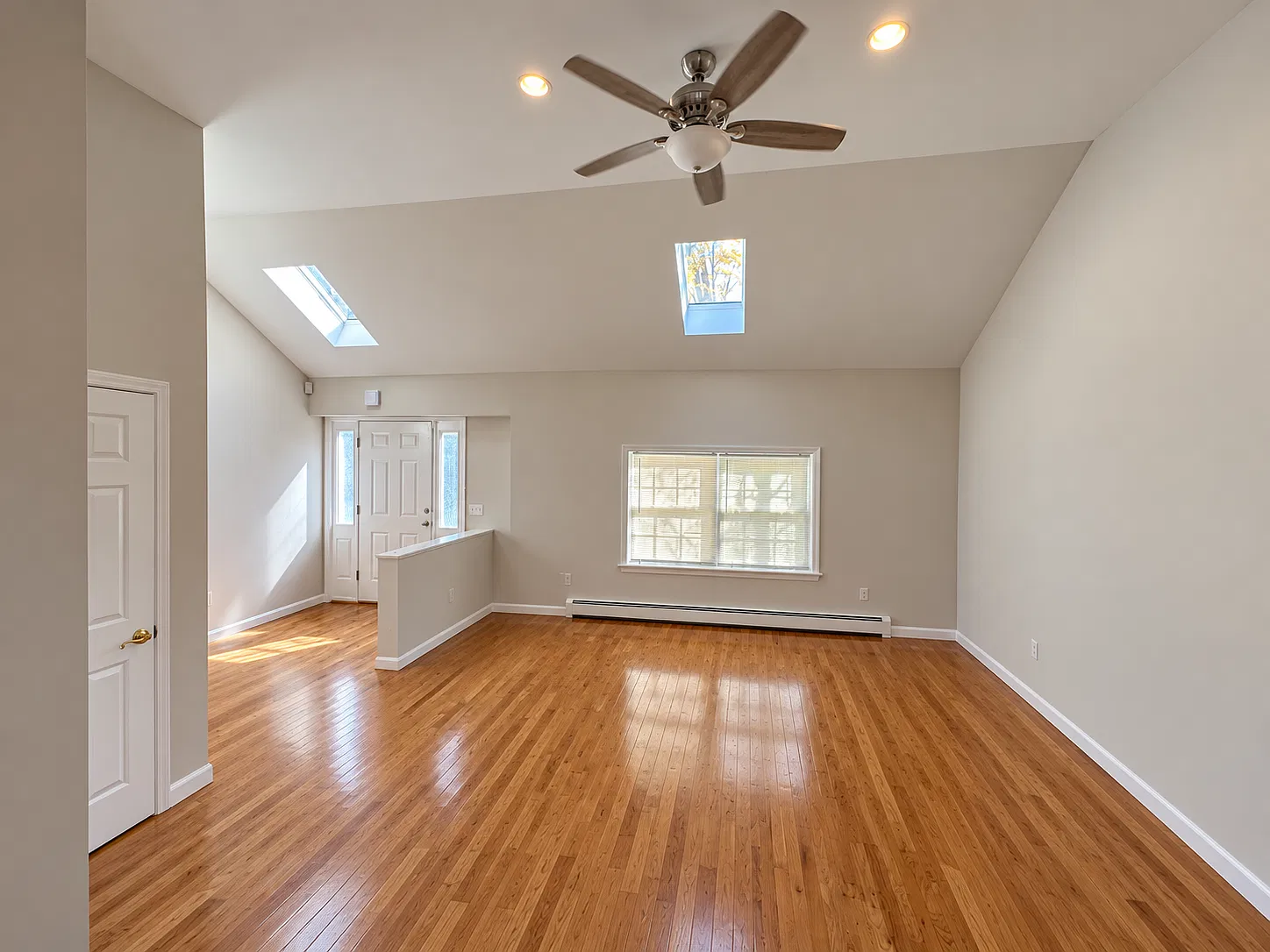 2 bed, 950 sqft, $3,000 — Photo 4