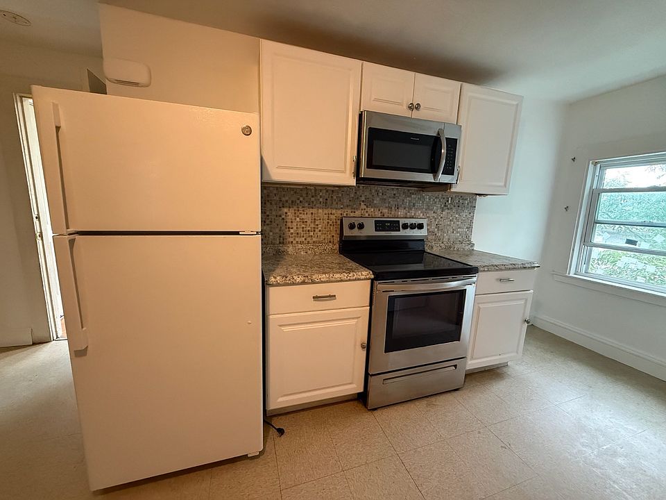 1st image of 107 Bloomfield St #3