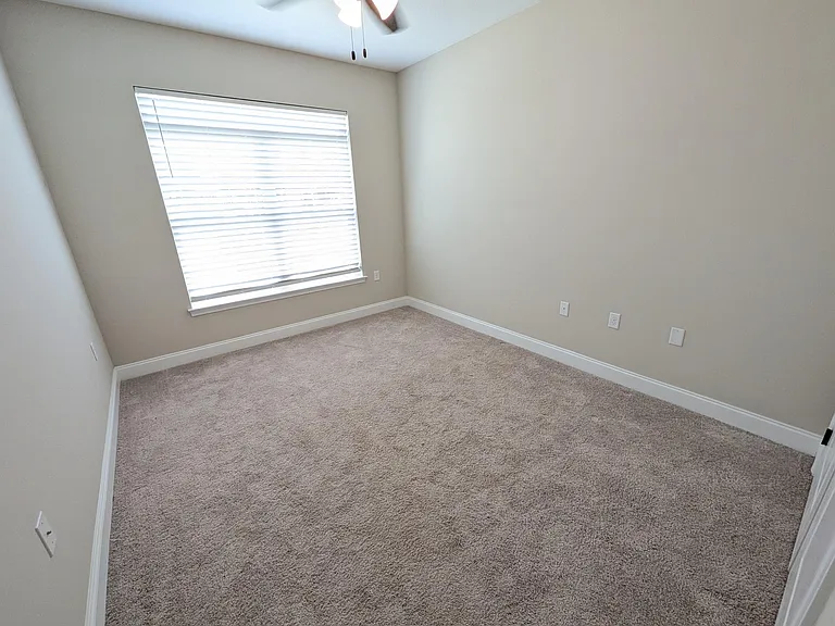 947 Kenzie Ln — Photo 11