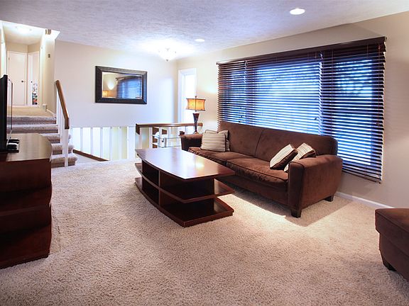 3rd image of 15228 Davenport Cir