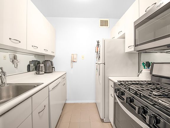 5th image of 220 E 65th St APT 8A
