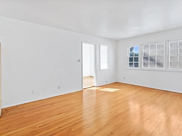 1725 S Robertson Blvd #8 — Photo 4
