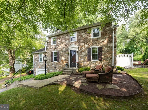 30 Valley Dell Blvd, Phoenixville, PA 19460