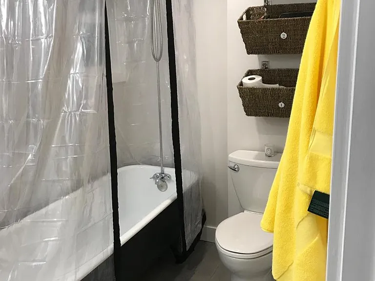 Clawfoot tub