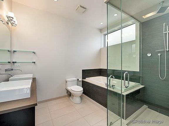 4th image of 1437 W Diversey Pkwy APT 2W