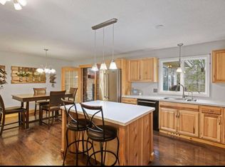 1713 Deerwood Dr, Eagan, MN 55122