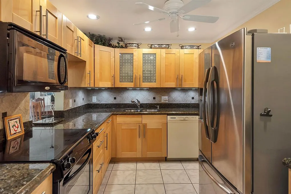 1516 S Lakeside Dr — Photo 3