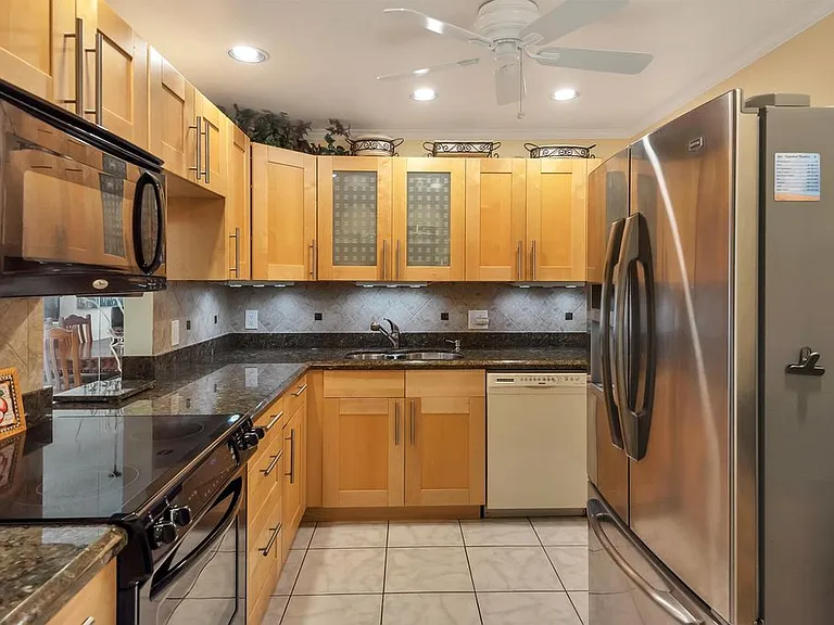 1516 S Lakeside Dr #201 — Photo 3