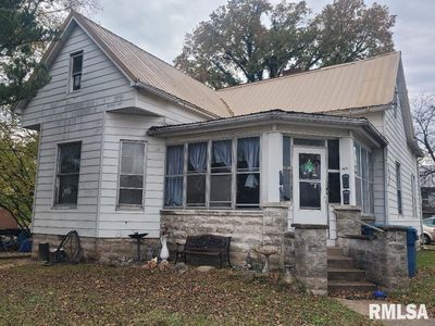 300 S Locust St, Mc Leansboro, IL, 62859