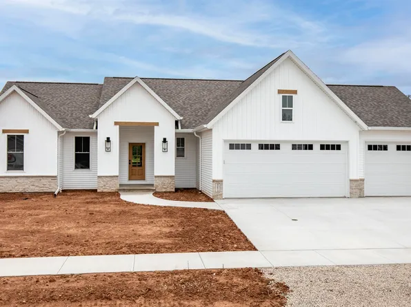 W5813 Edgewood Dr, Menasha, WI 54952