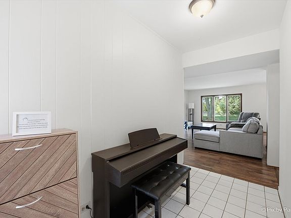 5th image of 23W222 Westchester Ct