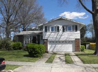809 Sacco Pl, North Bellmore, NY 11710