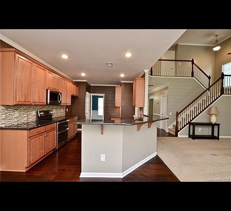 3rd image of 14613 Colonial Park Dr