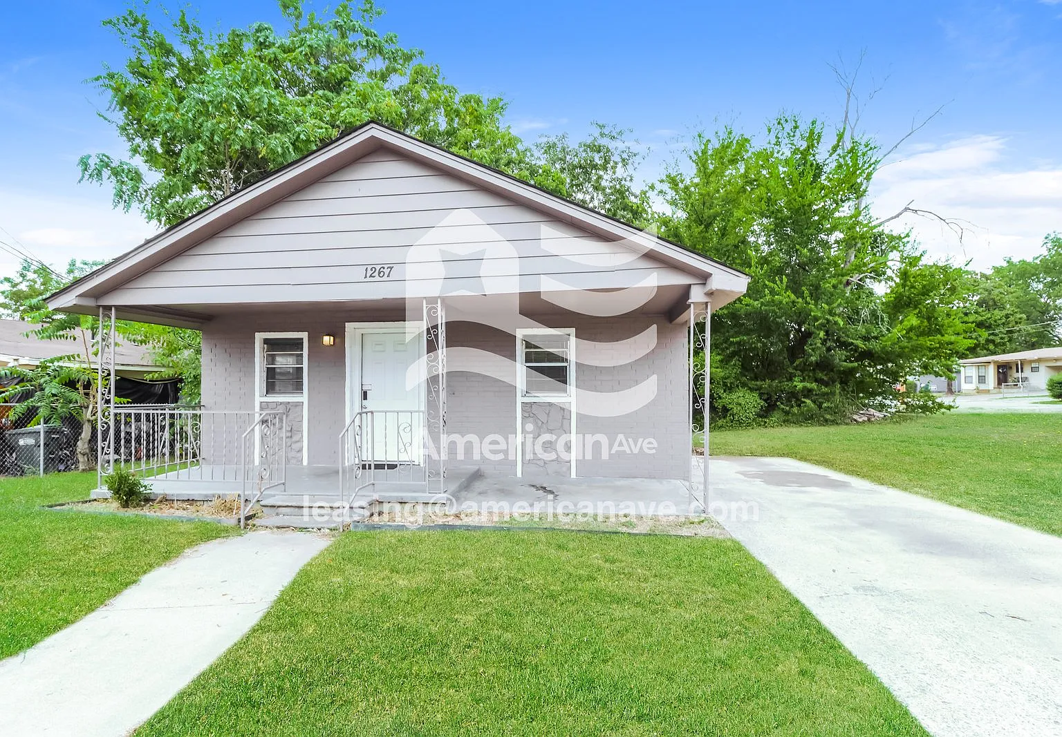 3 bed, 2.0 bath, 1056 sqft, $1,233 — Photo 1