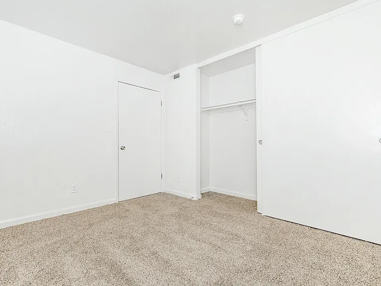 Victoria Square Apartments — Photo 40