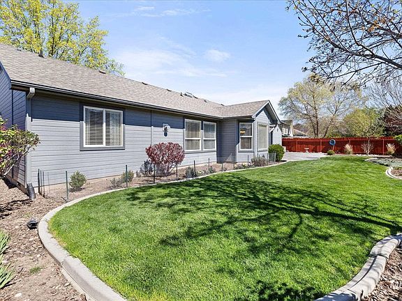 3rd image of 2915 E Green Canyon Dr