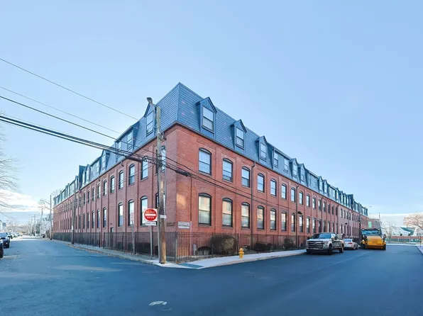 10 Weston Ave APT 327, Quincy, MA 02170