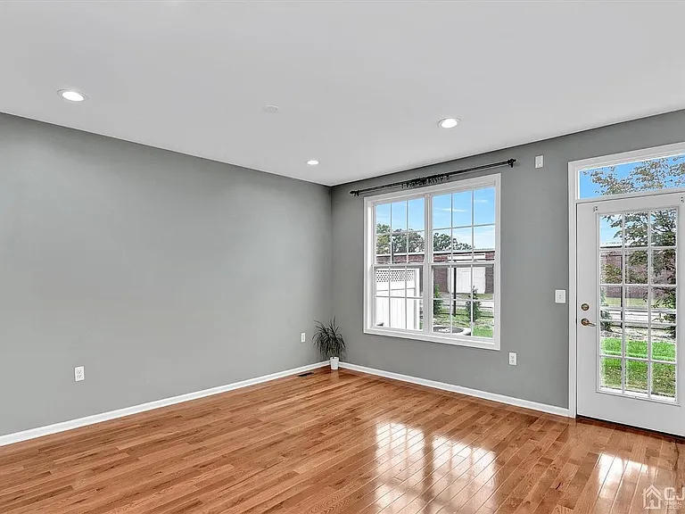 27 Vincent Behan Blvd #27 — Photo 9