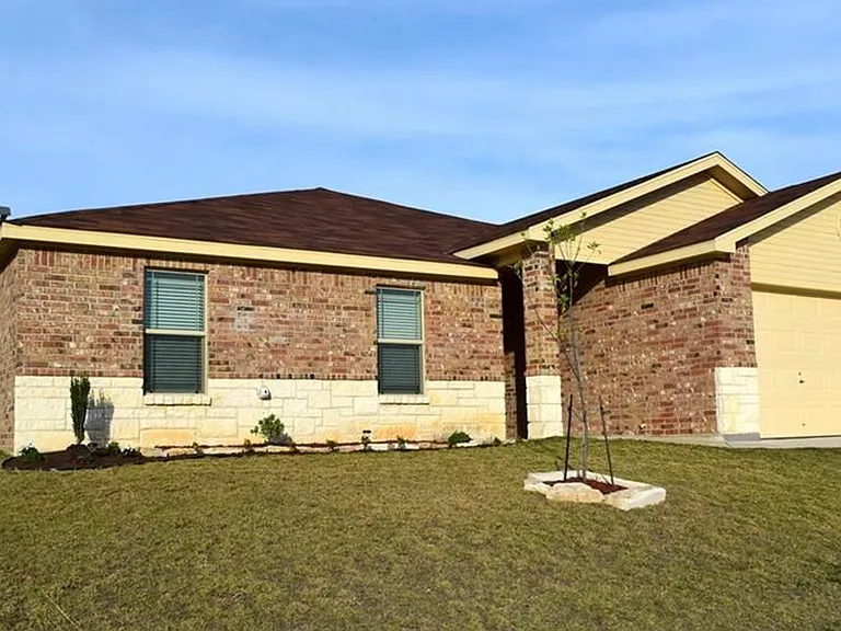 2711 Tara Dr — Photo 2