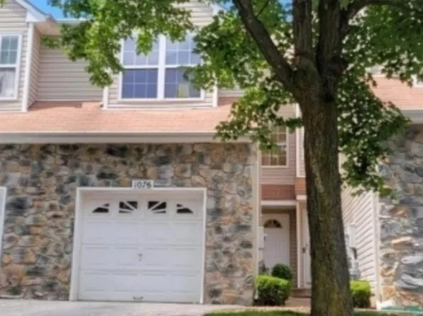 1076 Oakcroft Ln, Somerset, NJ 08873