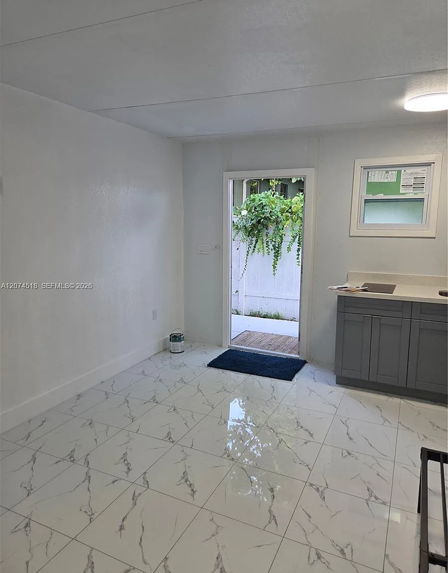 Floral Pk 1st Amd — Photo 3