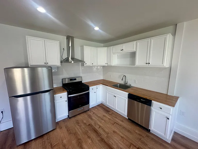 8958 N Swinton Ave — Photo 32
