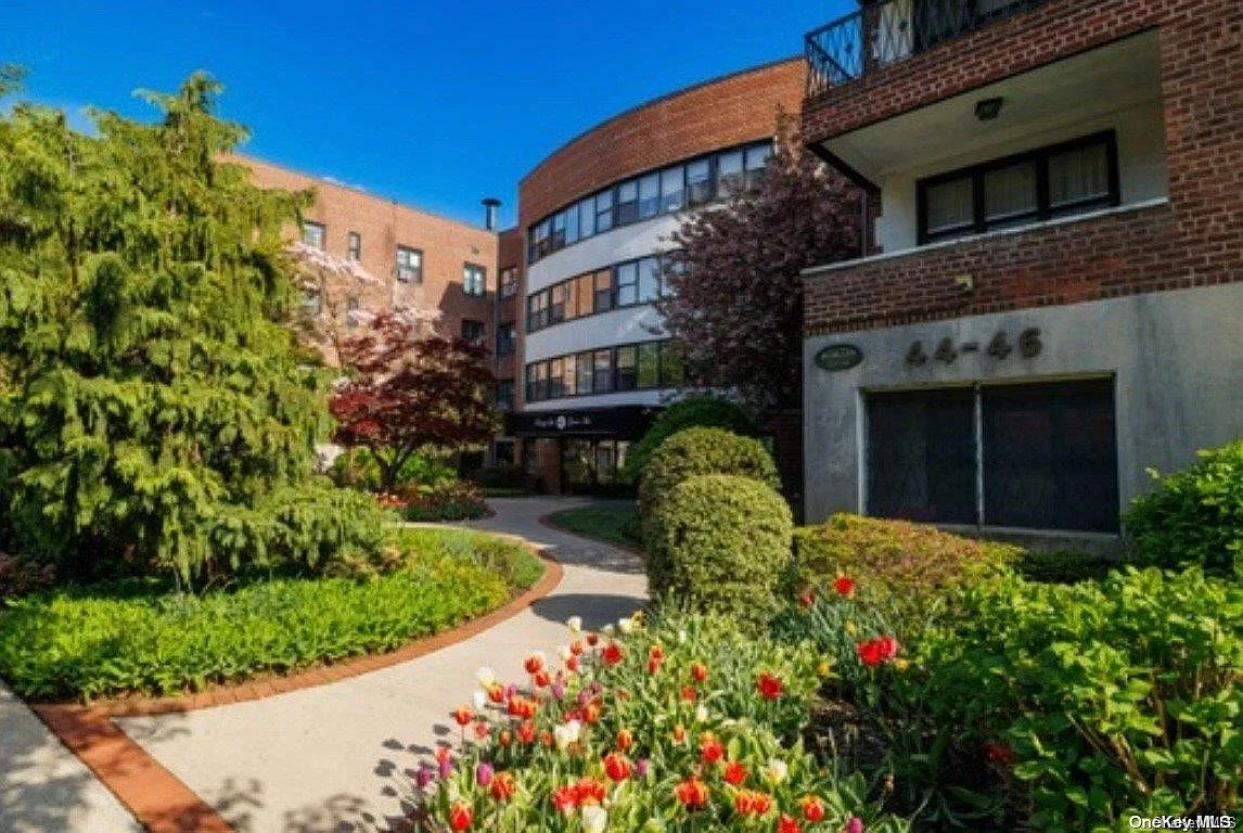46 Grace Avenue, Unit 3C
