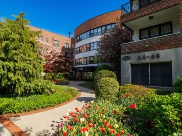 46 Grace Avenue #3C, Great Neck, NY 11021