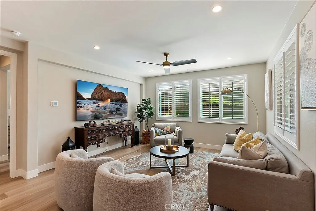 2 bed, 1294 sqft, $3,995 — Photo 4