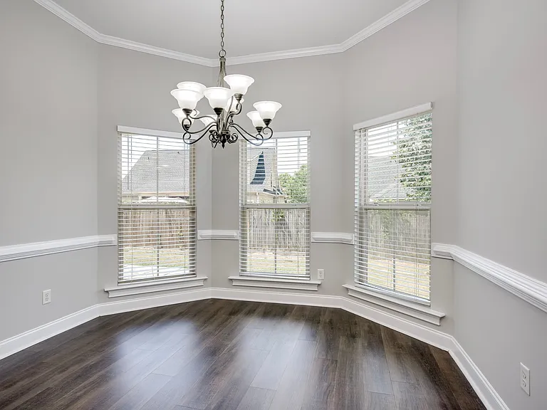 812 Paisley Ln — Photo 12