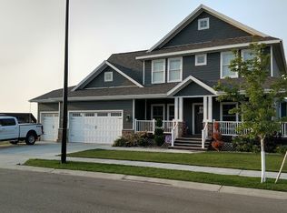 808 70th St E, Williston, ND 58801