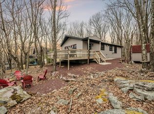 137 Skye Dr, Lake Harmony, PA 18624