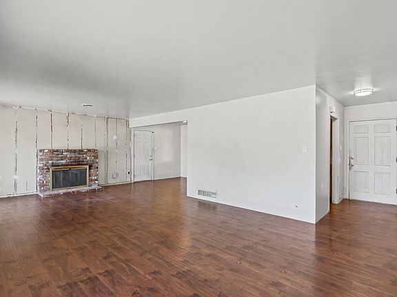 3rd image of 2221 Rainbow Ave